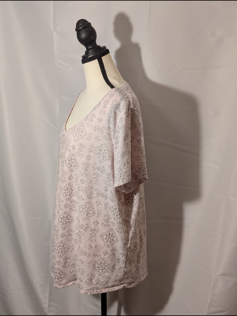 Sonoma Goods For Life Pink V-neck Tee with Silver medallion Print Size 2X - Picture 10 of 16